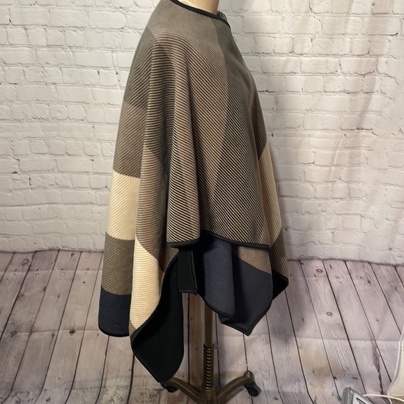 Ike Behar Reversible Fashion Fleece Wrap (Camel Stripe) one size - Picture 5 of 11